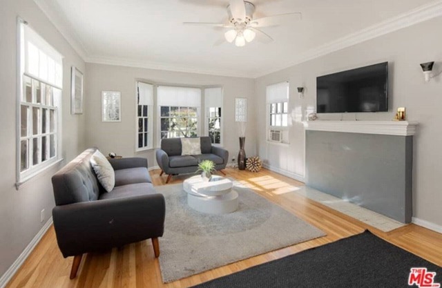 CONTEMPORARY CHARMING COTTAGE 2