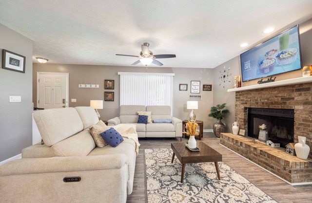 Contemporary Rustic Luxe Retreat - Near FT Moore