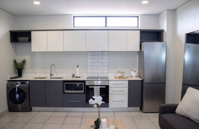 Contemporary Spacious & Comfortable Apartment