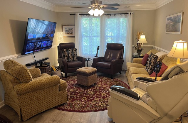 Convenient 3 bed 2 bath condo near Memorial Park, Five-points, & UGA in Athens