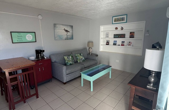 Convenient central Marathon location, canal view.