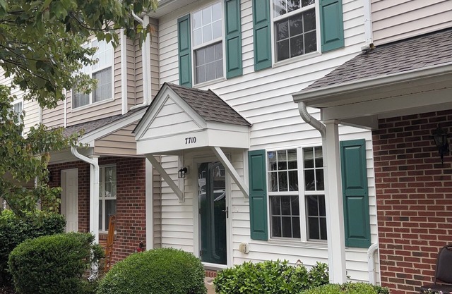 Convenient Charming Townhouse