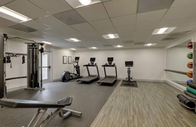 Convenient Location! Close to Norman Y. Mineta Airport, with Outdoor Pool!