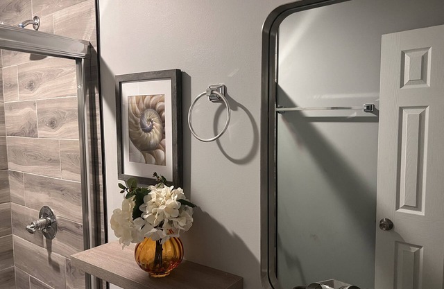 Cool and Calm 4bd 4ba close to all amenities in the city,