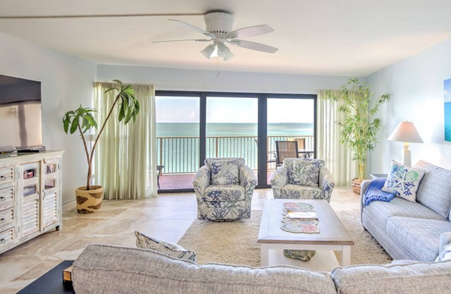 Cool & Clean Top Floor Remodeled Oceanfront Condo