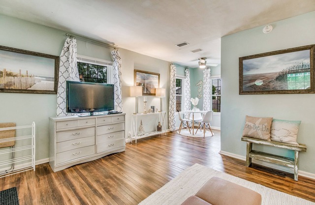 Cool Coastal Cottage | Dog Friendly, Boat Parking