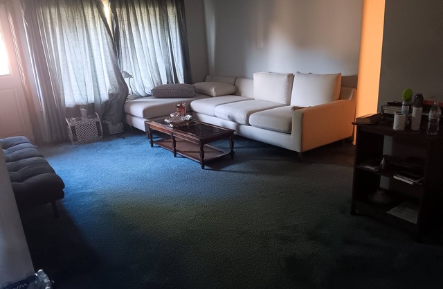 Cool place to stay in city. Walking distance from recreation centers. Many more