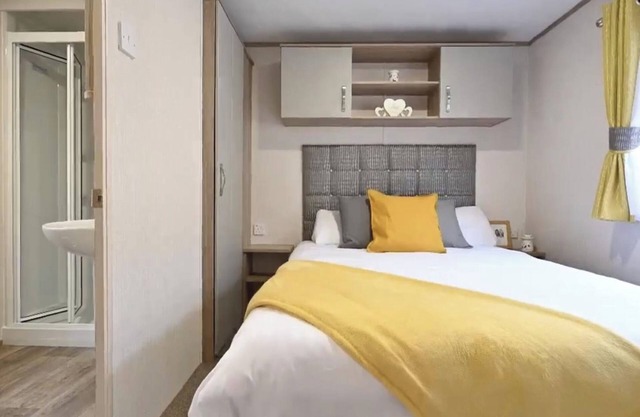 Coopers Beach 3-Bed Caravan, Sleeps 8 & Pets Ok