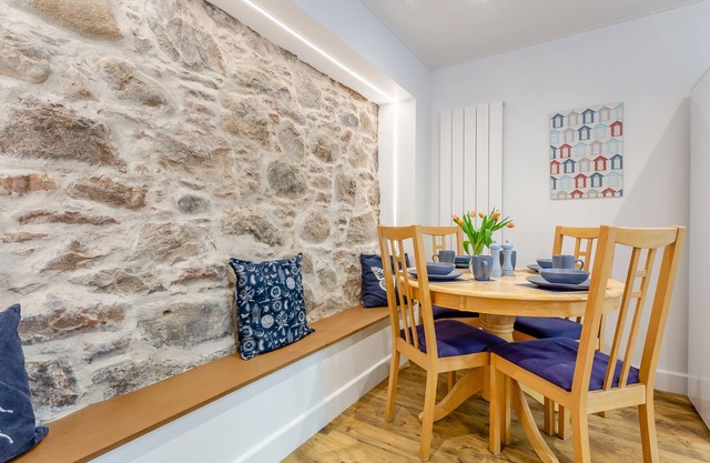 Coorie Nook - Three Bedroom House, Sleeps 6