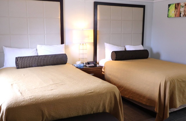 Copper Lantern Motor Lodge