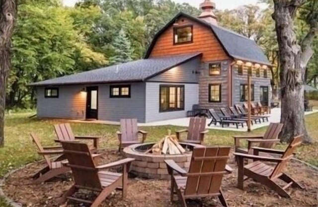 Copper Penny Barn on Round Lake