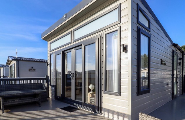 COPSE VIEW, pet friendly, character holiday cottage in Saxmundham