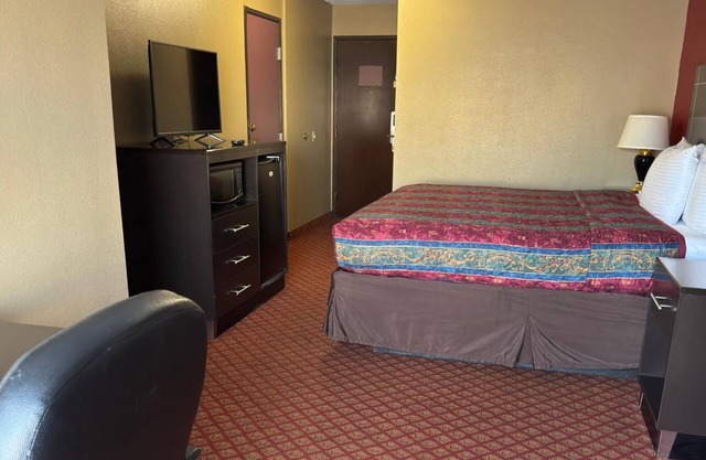 Coratel Inn & Suites Santa Fe OKC Deluxe 1 King Bed Smoking