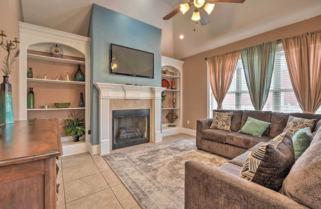 Cordova Home w/Pool Table, 17 Mi to Memphis Zoo!