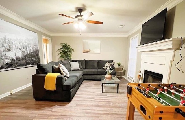 Cordova! Modern 3BR, Hot tub&bbq