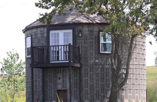 Corn Crib Cottage