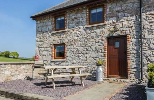 CORNEL CLYD, family friendly, character holiday cottage in Abergele