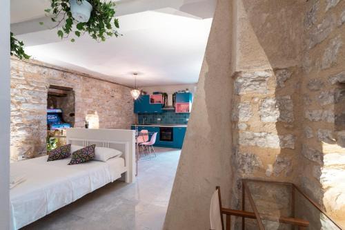 Cornelia Cave studio apartment