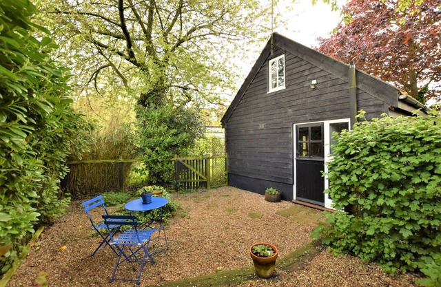 Corner Barn - One Bedroom House, Sleeps 2