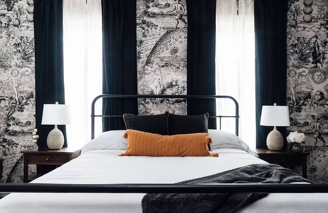 Corner King Room at The Painted Lady! Pet-Friendly, Free Parking!