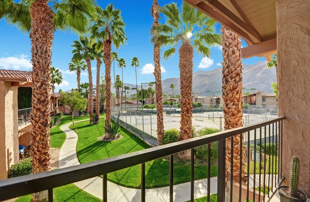 Corner View Condo - Walk to Downtown Palm Springs - Ramon Estados Treehouse