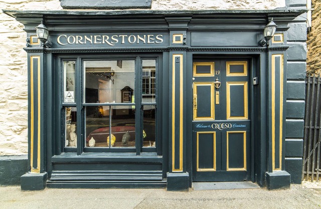 Cornerstones, 16th Century Luxury Self Catering House overlooking the River Dee