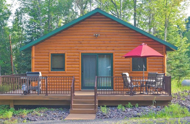 Corny's Hidden Gem: Luxe Cabin on the South Shore