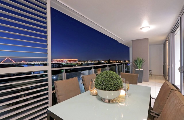 Corporate Apartment - (6 Month Minimum Stay) Large Balcony, City & River Views