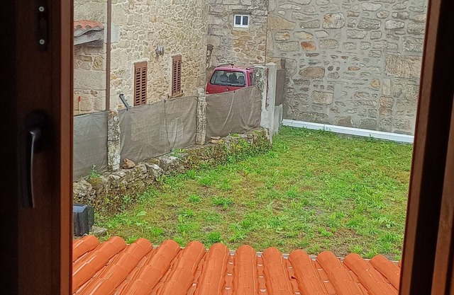 Correlo Muros House. With porch and land. Renovated stone house. VUT-CO-010202