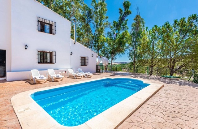 Cortijo el Pitraque Colmenar by Ruralidays