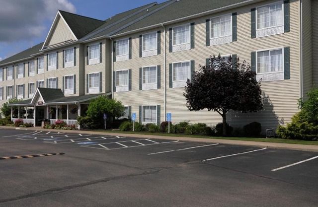 Coshocton Village Inn & Suites