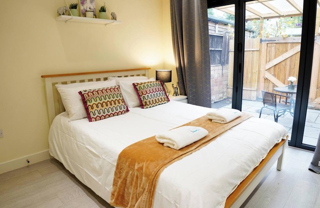 Cosy 1 Bed-Flat with Patio Near Heathrow