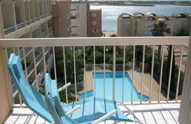 Cosy and clear apartment, sea view, swimming pool, 100m from the beach Grazel