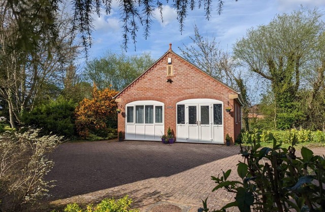 Cosy and secluded brook-side lodge