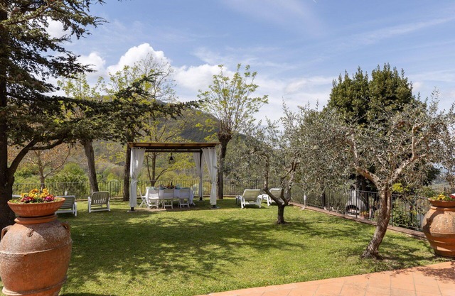Cosy apartment with WIFI, A/C, TV, patio, panoramic view and parking, close to Greve In Chianti