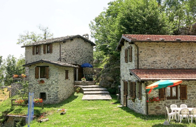 Cosy apartment in villa for 12 guests with private pool, WIFI, TV, patio and pets allowed