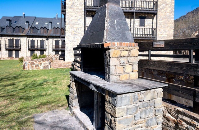 Cosy apartment for 3 guests with pool and TV