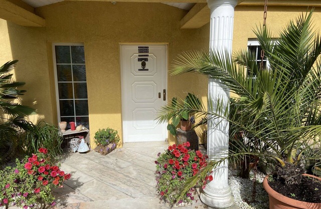 Cosy apartment for 2 people with hot tub, WIFI, TV, patio, pets allowed and parking