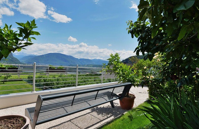 Cosy apartment for 2 guests with WIFI, pool, TV and patio