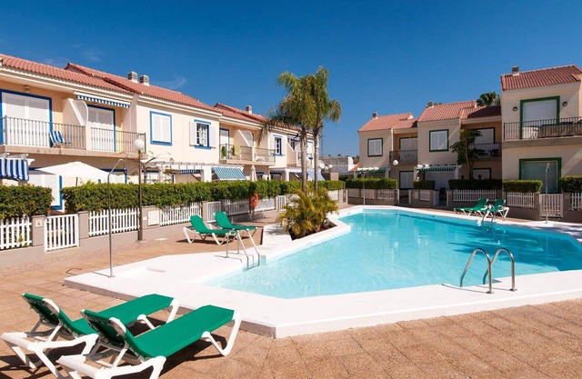 Cosy apartment for 4 guests with A/C, WIFI, pool, TV and patio