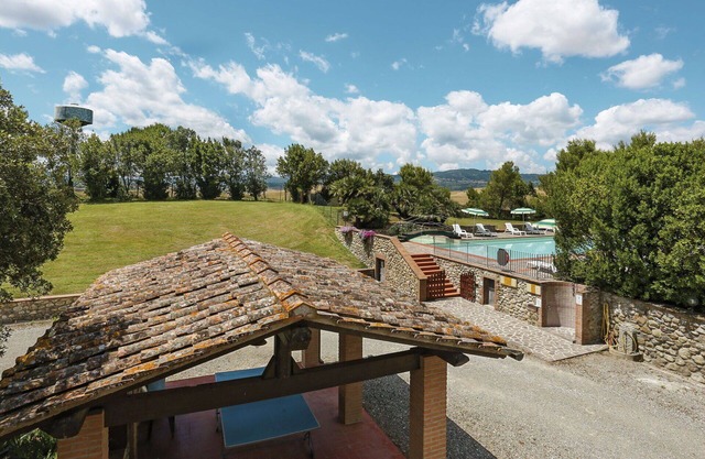 Cosy apartment in villa for 7 people with pool, WIFI, TV, terrace and pets allowed