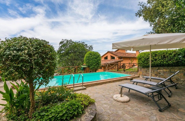 Cosy apartment in villa for 4 people with A/C, pool, WIFI, TV, patio and pets allowed