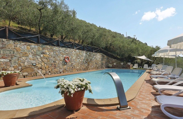 Cosy apartment in villa for 4 guests with WIFI, pool, TV, patio and pets allowed
