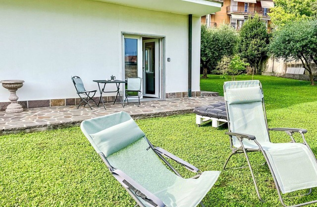 Cosy apartment for 4 people with WIFI, A/C, TV, patio and parking