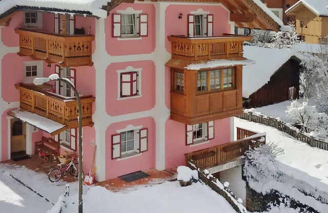 Cosy apartment for 5 guests with WIFI, TV, terrace and parking