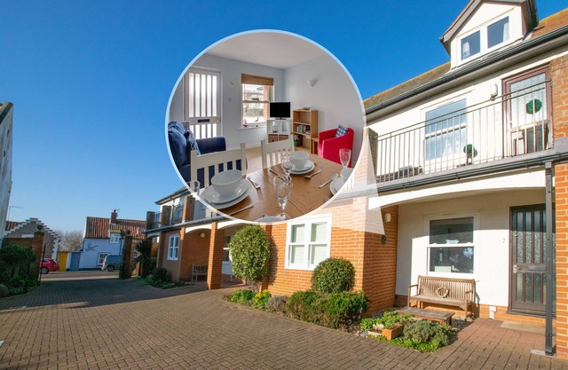 Cosy Cabin - Two Bedroom Apartment, Sleeps 3