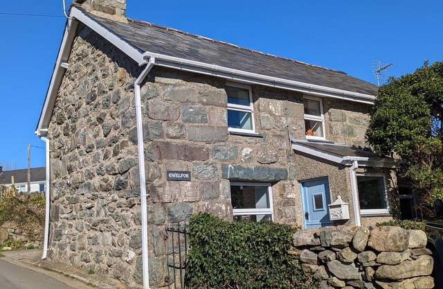 Cosy, coastal cottage in the heart of Snowdonia