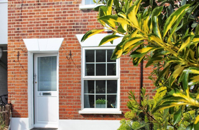 Cosy✔Conv✔Quiet✔Fast-WiFi✔Patio✔Pets✔Train✔Fab-Pub✔