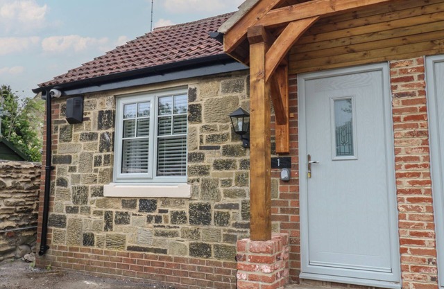 COSY COTTAGE 1, pet friendly in Brandon, County Durham