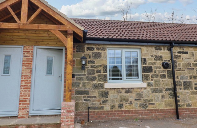 COSY COTTAGE 2, pet friendly in Brandon, County Durham